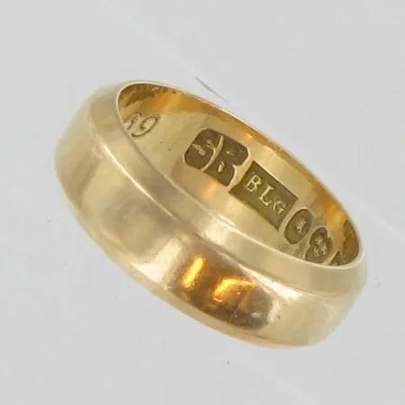Ring, stl:16, (gravyr). 18K  Vikt: 5,7 g