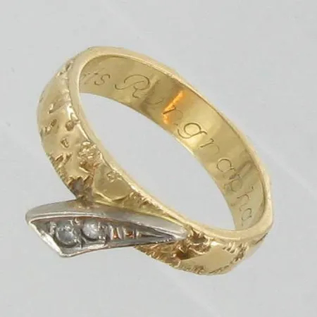 Ring vitguld/gulguld med diamanter ca 1x0,03ct, 1x0,02ct, stl:16¼, (gravyr). 18K Vikt: 4,8 g