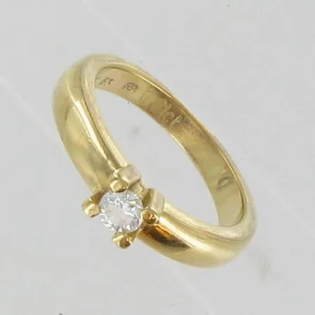 Ring med diamant 0,21ct (enligt gravyr), stl:16. 18K Vikt: 5,4 g
