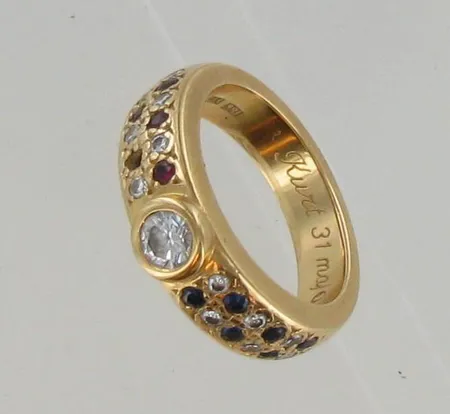 Ring med safirer, rubiner och diamanter, ca 1x0,24ct, 12x0,02ct (graverad, en rubin saknas) stl: 16¾. 18K Vikt: 10,4 g