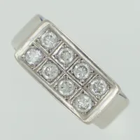 Klackring vitguld med diamanter tot 0,42ctv enligt gravyr, stl 17½, mått på fattning ca 7,6x15mm, G.Kaplan Stockholm år 1975, 18K Vikt: 4,4 g
