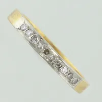Ring, stl 15¾, 10 diamanter totalt 0,10ct enligt gravyr, bredd 2,5mm, bör omrodieras, vitguld som gulnat, 18K Vikt: 2,4 g