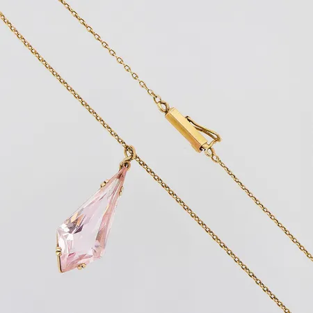 Collier, 45,5cm, hänge 26mm, smärre nagg i sten, 14K Vikt: 3,1 g