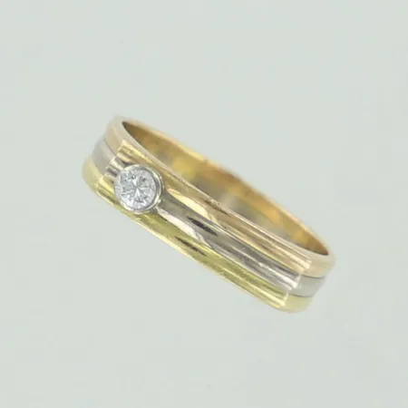 Ring, Ø 21¼, diamant ca 0,16ct, bredd 5,5mm, gul-/rosé-/vitguld, 18K Vikt: 7,1 g
