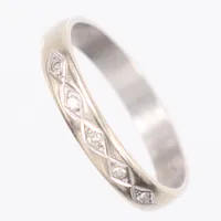 Ring, Ø19, diamanter 5 x ca 0,01ct, 8/8-slipade, bredd: 3mm, vitguld, 18K  Vikt: 3,3 g