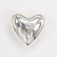 Hjärta, "Den Officiella Bröllopslinjen" ca 7x7cm, stansad krona samt år 2010, repig, i originalkartong  Vikt: 0 g