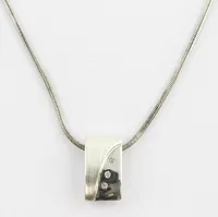 Kedja ormlänk silver med 925, , längd från ca 43 cm, bredd ca 1,5 mm, hänge silver 925, höjd ca 2 cm Vikt: 10,2 g