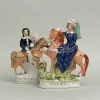 Ett par figuriner, höjd 19,5cm - 23cm, troligen Staffordshire, polykrom dekor, krackeleringar, slitage, fläckar Vikt: 0 g