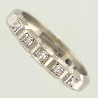 Ring med diamanter ca 5x0,01ct, totalt 0,08ct enligt gravyr, 8/8-slipade, stl 16½, bredd ca 3mm, vitguld, Ceson år 1973. 18K  Vikt: 3,6 g