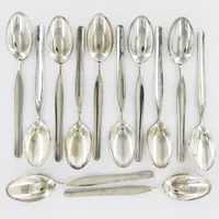 12 skedar, längd 17,8cm, Tapio Wirkkala (Finland, 1915-1985), Tapio, Kultakeskus, Tavastehus, 830/1000 silver.  Vikt: 493,8 g