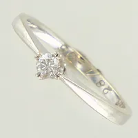 Ring med diamant ca 0,15ct enligt gravyr, stl 19, bredd ca 2-4,5mm, vitguld, GHA, gravyr. 18K  Vikt: 3,1 g