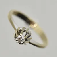 Ring med diamant 0,13ct enligt gravyr, stl 17, bör omrodieras, vitguld, 18K. Vikt: 2,7 g