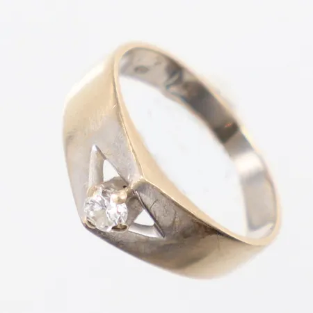 Ring vitguld med diamant 1x ca 0,10ct, stl 15¾, svensk importstämpel, behov av omrodiering 18K.  Vikt: 2,7 g