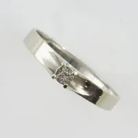 Ring med diamant ca 0,02ct, stl 18 mm, bredd ca 2mm, Pettersson Ab Olof Stockholm 1978 , 18k vitguld Vikt: 1,9 g