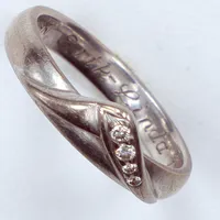 Ring med diamanter,  0,06 ctv enligt gravyr, vitguld, Ø16¾, Schalin, 18k  Vikt: 4,8 g