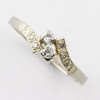 Ring med diamanter ca 2x0,05ct samt ca 4x0,005ct, Olenfalk & Hellbergs Guldatelje Stockholm 1968 (S9), 18¼ mm, bredd ca 1,9-6,6 mm, 18K Vikt: 3,4 g