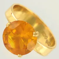 Ring med syntetisk gul safir, stl 18, Ge-Kå-Smycken G Kaplan Stockholm, år1967, synliga limrester. 18K  Vikt: 4,9 g
