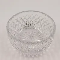 Kristallskål, höjd 8,5 cm,  Ø 17,5 cm Vikt: 0 g Skickas med postpaket.