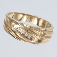 Ring stl 20, bredd 3,9-8mm, baguettslipade diamanter tot ca 0,10ct, 14K Vikt: 6,2 g