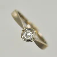 Ring med diamant ca 0,12ct, stl 16¼, vitguld, 18K Vikt: 3,1 g