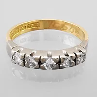 Ring, 18K guld, Diamanter 5 x 0,05ct, tvåfärgad modell, Ceson Guldvaru Ab, Ø15¾ mm, bredd 2,5 - 3 mm, fint skick, borttag av gravyr ingår Vikt: 2,8 g