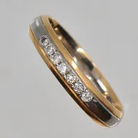 Ring med diamanter 0,14ctv enligt gravyr, stl 19, bredd4 mm, gravyr, vitguld/rödguld, 18K. Vikt: 4,3 g