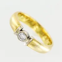 Ring, diamant ca 0,12ct, stl 16½, gravyr, 18K Vikt: 5,1 g