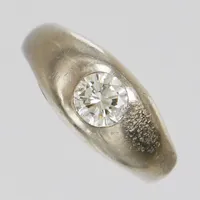 Ring, briljantslipad diamant ca 0,40ct, ca W(H)/VVS, tunna repor på bordet, Ø15¾, B.J.Andersson, Stockholm 1975, bredd:3-7,5mm, vitguld, 18K Vikt: 5,9 g
