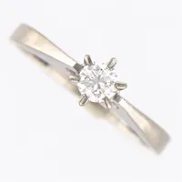 Ring vitguld med diamant 0,21ct G-H/VVS, stl: 16¼, skenans bredd: 1,8mm, 18K  Vikt: 2,9 g
