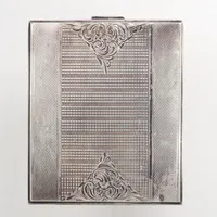 Cigarettetui med dekor i relief, ca 9,5cm, bredd ca 8cm, förgylld insida, bruksslitage, repigt, 900/1000 silver Vikt: 127,1 g