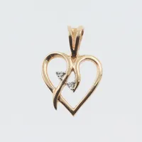 Hänge hjärta med små diamanter 2st, stämplat GHA, höjd ca 14mm, 18K   Vikt: 0,6 g
