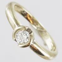 Ring med diamant ca 0,20ct, ca W-SI,  stl 16½, bredd ca 2,3mm, personlig gravyr, 18K Vikt: 3,2 g