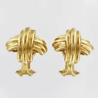 Ett par örhängen, Tiffany & Co, Criss cross, clips, mått ca 14x16mm, inga tillbehör, 18K guld Vikt: 7,4 g