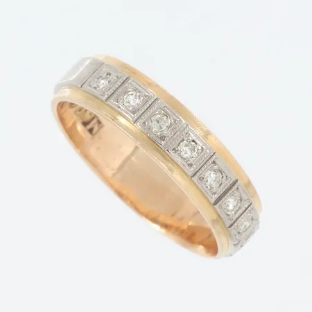 Ring med diamanter 8 X ca 0,01 ct, stl 16 mm, bredd: ca 4,50 mm, Juvel-Magnus AB, Göteborg 1964, 18K Vikt: 3,3 g