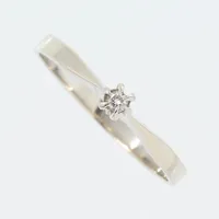 Ring vitguld med diamant ca 0,03ct, stl 17½ mm, bredd ca 2 mm, 18K Vikt: 1,6 g