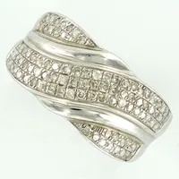 Ring med diamanter totalt ca 0,20ct, stl 16, bredd 3,5mm, GHA, vitguld, 18K Vikt: 2,9 g