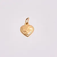 Hänge i 18K guld, mått 7,8x13mm, vikt 1,52g.