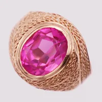 Ring, rosa syntetisk spinell, stl 19¾, 14K Vikt: 7,9 g