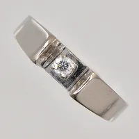 Ring vitguld med diamant 0,07ct enligt gravyr, stl 16¾, 18K Vikt: 3,2 g