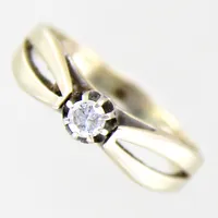 Ring med diamant ca 0,16ct, stl 18¾, bredd 3-5mm, vitguld, rodieringsbehov, 18K Vikt: 4,1 g