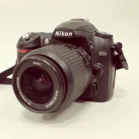 Kamerahus Nikon D50, serienr: 6194914, Objektiv Nikon AF-S DX ED 18-55mm 1:3,5-5,6, laddare, väska Vikt: 0 g
