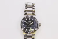 Herrur Oris Divers Aquis Date, 42mm, stål, automatisk, datum, refnr:01 733 7653 4154-07 8 26 01PEB, snr:3377835, stålband, cert från 2015, manual, box, ytterkartong, extra länkbitar. Repor på lås Vikt: 0 g