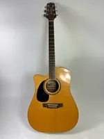 Halvakustisk gitarr, Takamine, Made in Japan, strängad för vänsterhänta, mod FD3608CLH träskada i ljudhål, hårt fodral med skada. Vikt: 0 g Skickas med postpaket.
