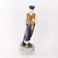 Figurin Royal Copenhagen nr 620, 21cm, pojke med slägga, Danmark. Vikt: 0 g
