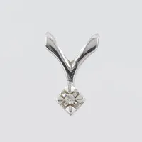 Hänge med diamant ca 0,01ct, stämplat HU, höjd 11mm, 14k vitguld Vikt: 0,4 g