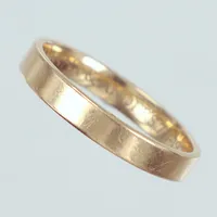 Ring, stl ca 20, oval form, bredd 4mm, graverad, Schalins 18K Vikt: 5,5 g