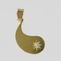 Hänge i form av en droppe med en briljantslipad diamant 0,05ct, höjd 27mm, bredd ca 15mm, 18K guld Vikt: 3,9 g