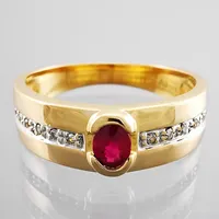 Ring, 18K guld, syntetisk Rubin, Diamanter 14 x 0,003ct, Guldfynd (GHA), Ø16½ mm, skenans bredd 2,7 - 6 mm, fint skick, stenar utan anmärkning Vikt: 3,2 g