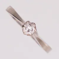 Ring vitguld, diamant 1 x 0,22ct enligt gravyr, ca W(H)VS, slitna svenska stämplar, stl 17¼, omrodinering, 18K Vikt: 2,9 g