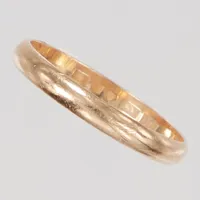 Ring, stl 19¼, bredd 3mm, gravyr, 18K Vikt: 2,4 g